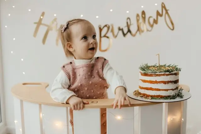 Première bougie, premier souvenir – Sahima Studio immortalise l’instant.